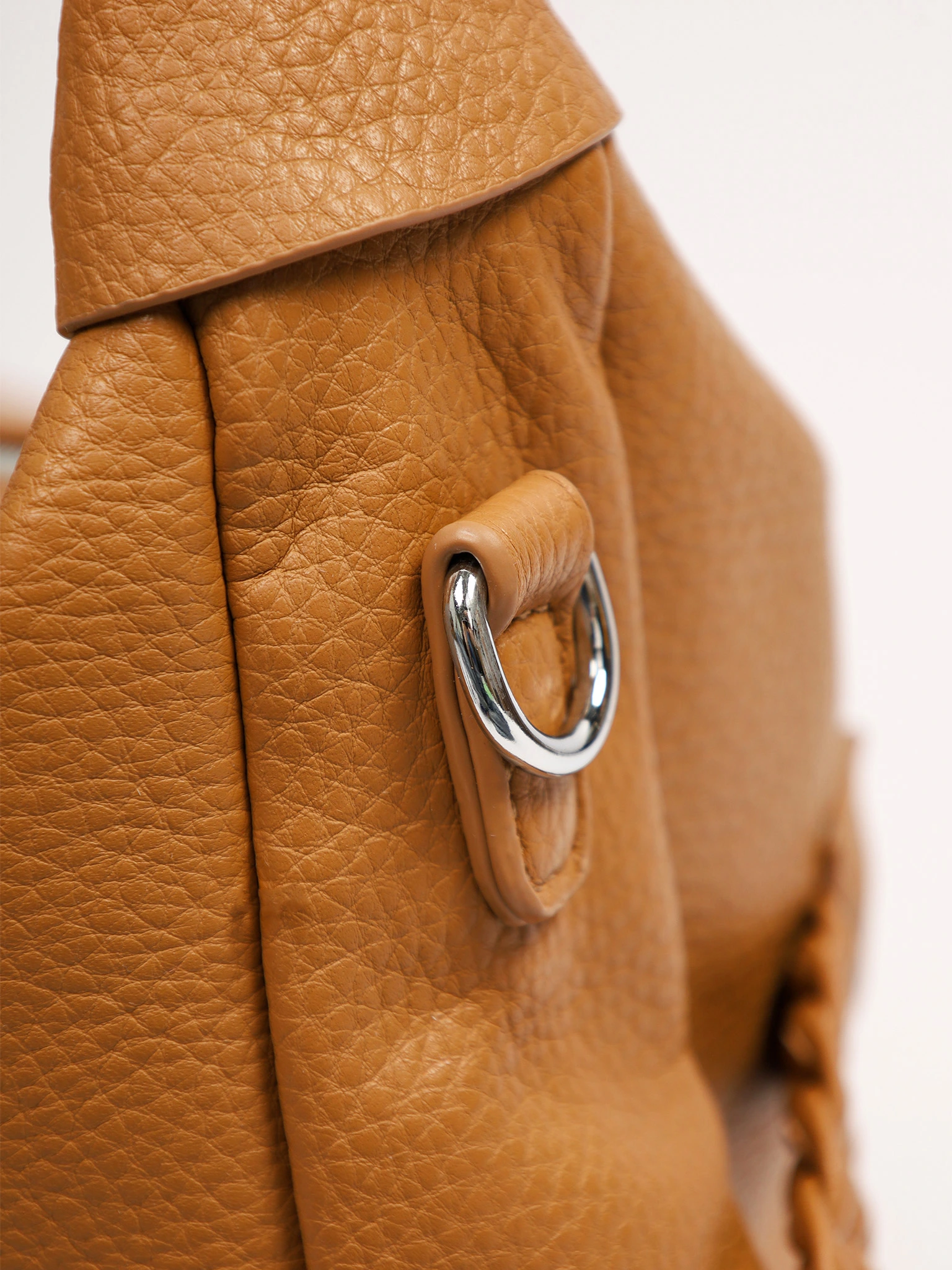 Сумка-шоппер с плетеными ремешками по бокам в ассортименте